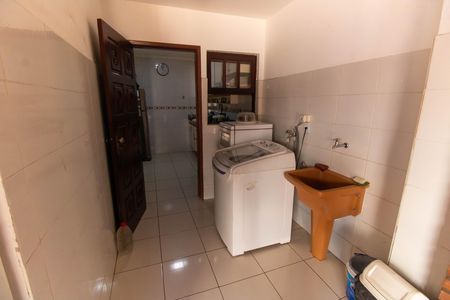 Casa à venda com 141m², 3 quartos e 2 vagasÁrea de Serviço