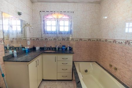 Casa à venda com 141m², 3 quartos e 2 vagasBanheiro da Suíte 1