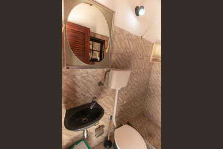 Banheiro de serviço de casa à venda com 3 quartos, 141m² em Maravista, Niterói