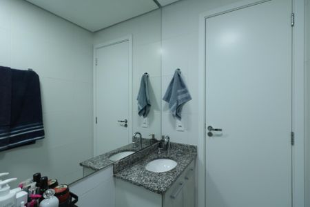 Banheiro de apartamento à venda com 2 quartos, 54m² em Centro, Diadema