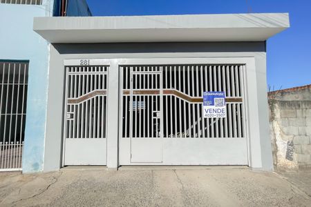 Casa à venda com 150m², 2 quartos e 2 vagas Casa à venda com 150m², 2 quartos e 2 vagasFachada