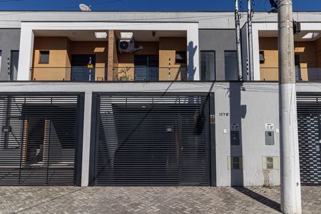 Casa à venda com 72m², 2 quartos e 1 vaga Casa à venda com 72m², 2 quartos e 1 vagaFachada