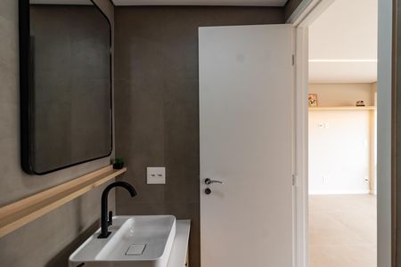 Banheiro de kitnet/studio para alugar com 1 quarto, 31m² em Pompeia, São Paulo