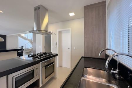 Cozinha de casa de condomínio para alugar com 3 quartos, 270m² em Jardim Europa, Valinhos