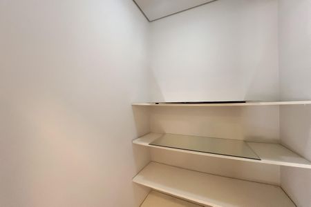 Despensa de casa de condomínio para alugar com 3 quartos, 270m² em Jardim Europa, Valinhos