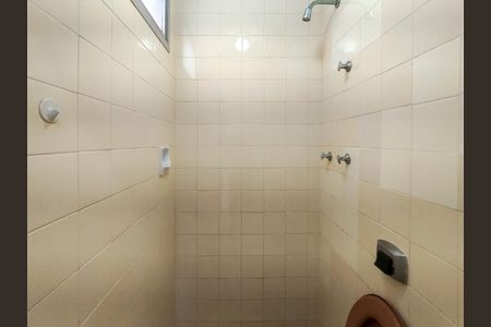 Banheiro de serviço de apartamento para alugar com 2 quartos, 97m² em Tijuca, Rio de Janeiro