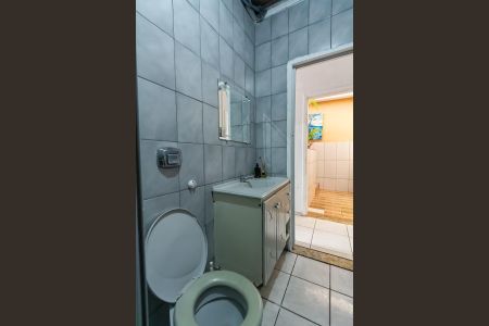 Casa para alugar com 140m², 2 quartos e 1 vaga Casa para alugar com 140m², 2 quartos e 1 vagaBanheiro Social