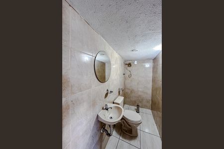 Banheiro de serviço de casa à venda com 2 quartos, 155m² em Vila Santa Isabel, São Paulo