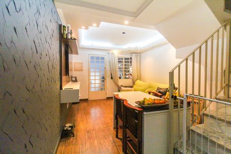 Sala de casa de condomínio para alugar com 2 quartos, 113m² em Vila Curuçá Velha, São Paulo
