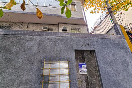Apartamento à venda com 58m², 2 quartos e sem vagaFachada do Prédio com placa