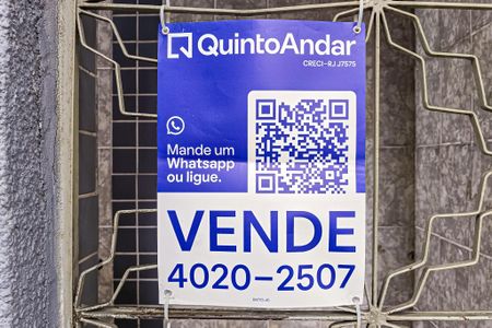 Apartamento à venda com 58m², 2 quartos e sem vagaFachada do Prédio com placa
