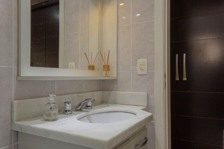 Apartamento à venda com 103m², 3 quartos e 1 vaga Apartamento à venda com 103m², 3 quartos e 1 vagaBanheiro da Suíte 1