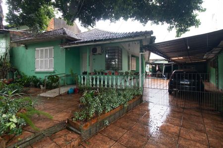 Fachada de casa à venda com 3 quartos, 130m² em Cristal, Porto Alegre