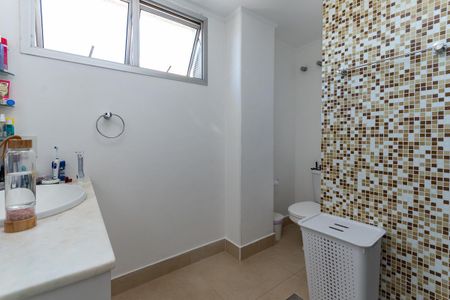 Apartamento à venda com 136m², 3 quartos e 2 vagas Apartamento à venda com 136m², 3 quartos e 2 vagasBanheiro do quarto 2 Suíte