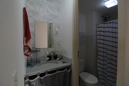 Banheiro de apartamento para alugar com 2 quartos, 52m² em Taquara, Rio de Janeiro