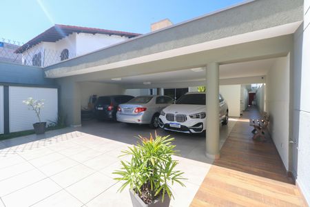 Casa para alugar com 400m², 3 quartos e 5 vagas Casa para alugar com 400m², 3 quartos e 5 vagasGaragem