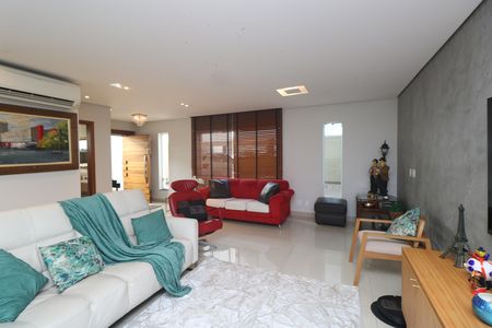 Casa para alugar com 400m², 3 quartos e 5 vagas Casa para alugar com 400m², 3 quartos e 5 vagasSala