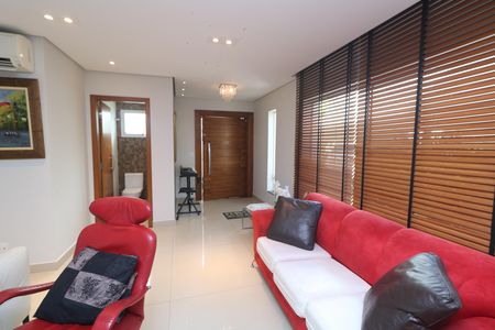 Casa para alugar com 400m², 3 quartos e 5 vagas Casa para alugar com 400m², 3 quartos e 5 vagasSala