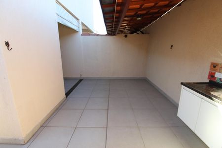 Casa para alugar com 117m², 3 quartos e 2 vagasQuintal