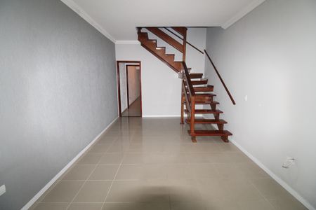 Casa para alugar com 117m², 3 quartos e 2 vagasSala