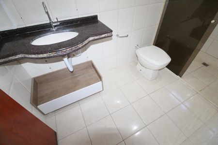 Casa para alugar com 117m², 3 quartos e 2 vagasBanheiro da Suíte