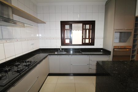 Casa para alugar com 117m², 3 quartos e 2 vagasCozinha