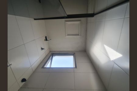Banheiro de apartamento para alugar com 2 quartos, 46m² em Água Chata, Guarulhos