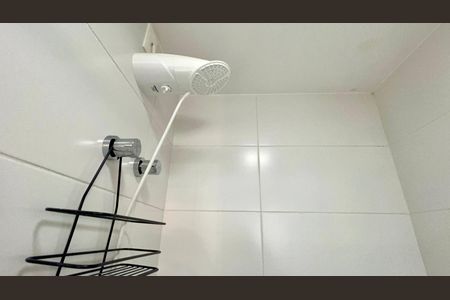 Banheiro de kitnet/studio para alugar com 1 quarto, 25m² em Sumarezinho, São Paulo