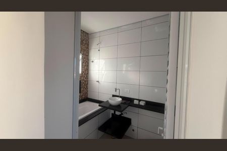 Banheiro de casa para alugar com 2 quartos, 110m² em Vila Fidalgo, São Paulo