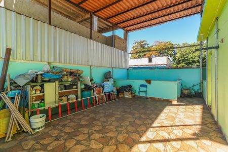 Casa à venda com 240m², 2 quartos e 5 vagas
