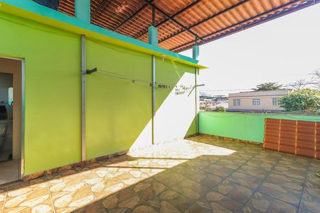Casa à venda com 240m², 2 quartos e 5 vagas