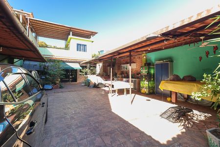 Casa à venda com 240m², 2 quartos e 5 vagas