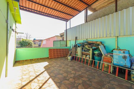 Casa à venda com 240m², 2 quartos e 5 vagas