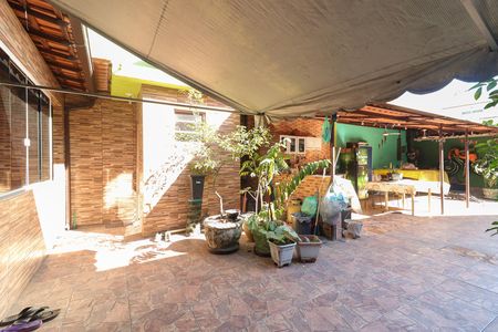 Casa à venda com 240m², 2 quartos e 5 vagas
