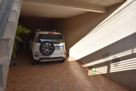 garagem de casa à venda com 3 quartos, 250m² em Vila Nambi, Jundiaí