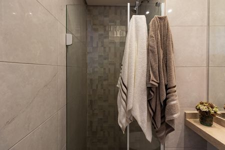 Banheiro de apartamento à venda com 2 quartos, 48m² em Barra Funda, São Paulo