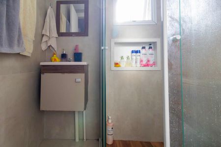 Banheiro de apartamento para alugar com 2 quartos, 38m² em Vila Ré, São Paulo