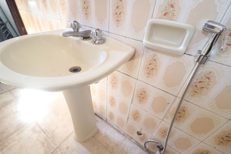 Banheiro do Quarto 2 de apartamento para alugar com 2 quartos, 120m² em Cazeca, Uberlândia
