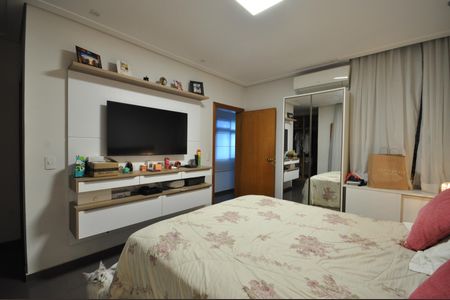 Suíte Master de casa à venda com 3 quartos, 253m² em Horto Florestal, São Paulo