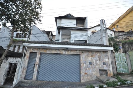Fachada de casa à venda com 3 quartos, 253m² em Horto Florestal, São Paulo