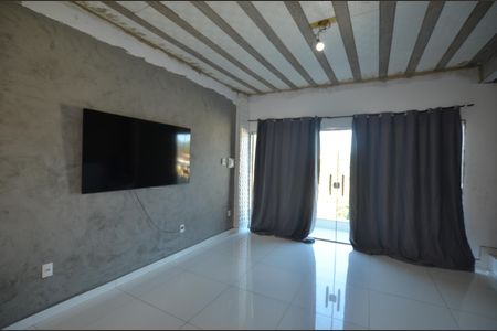 Sala de casa à venda com 3 quartos, 70m² em Vila Valqueire, Rio de Janeiro