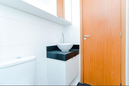 Banheiro de apartamento para alugar com 2 quartos, 43m² em Jardim Rosa de Franca, Guarulhos