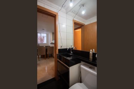 Banheiro de apartamento à venda com 2 quartos, 49m² em Santa Terezinha, Belo Horizonte
