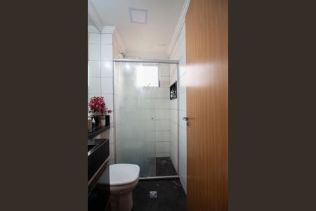 Banheiro de apartamento à venda com 2 quartos, 49m² em Santa Terezinha, Belo Horizonte