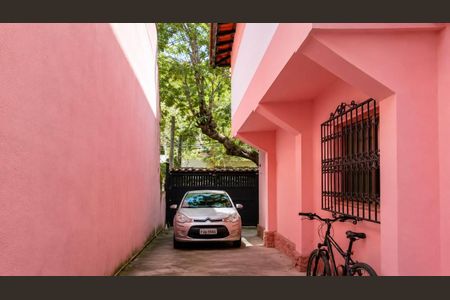 Area externa de casa para alugar com 4 quartos, 100m² em Pinheiros, São Paulo