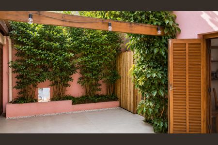 Area externa de casa para alugar com 4 quartos, 100m² em Pinheiros, São Paulo
