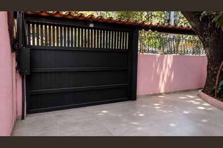 Área externa de casa para alugar com 4 quartos, 100m² em Pinheiros, São Paulo