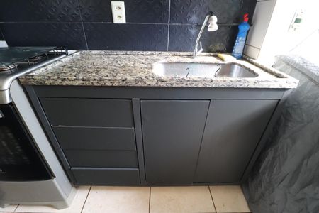 Cozinha de apartamento para alugar com 2 quartos, 55m² em Presidente Roosevelt, Uberlândia