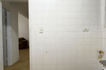 Cozinha de apartamento para alugar com 1 quarto, 40m² em Embaré, Santos