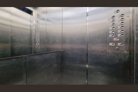 Apartamento à venda com 96m², 2 quartos e 1 vaga Apartamento à venda com 96m², 2 quartos e 1 vagaElevador